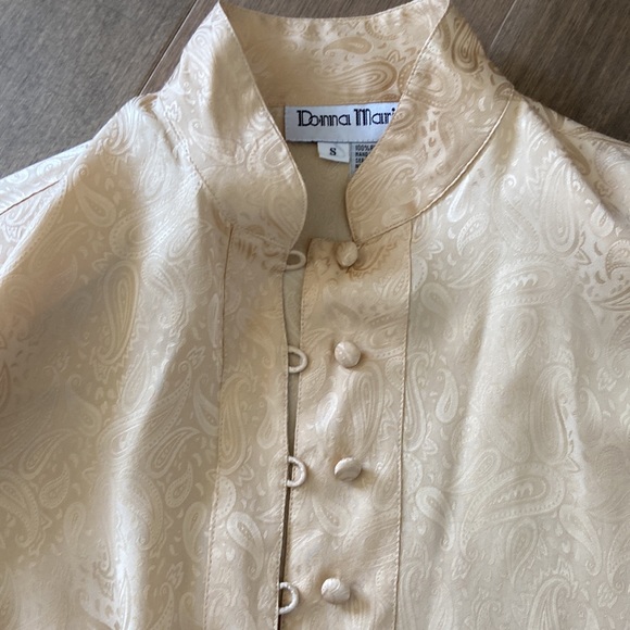 Paisley silk blouse, size s but fit like a medium - Picture 6 of 7